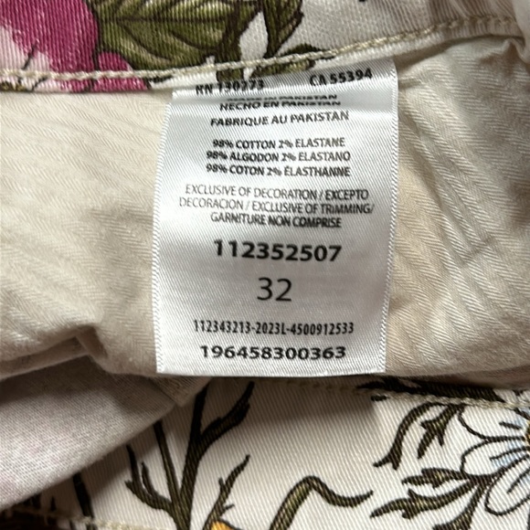 Wrangler Ashley Flower Garden Women's Shorts - Picture 9 of 9